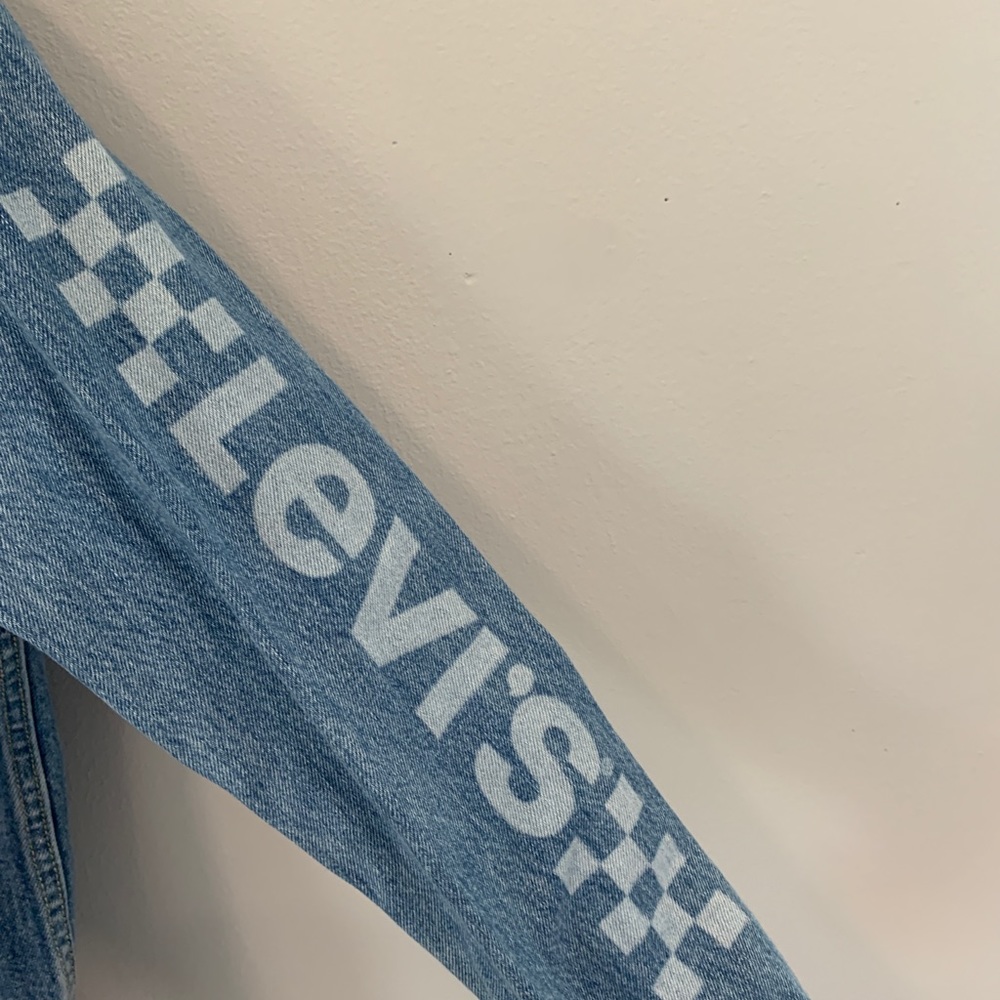 Levi’s oversized logo sleeve light denim jacket - Picture 3 of 9